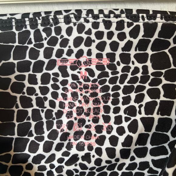 Feed Me Fight Me Women Leggings size M Stretchy Snake Skin Print Black & White - Picture 7 of 9